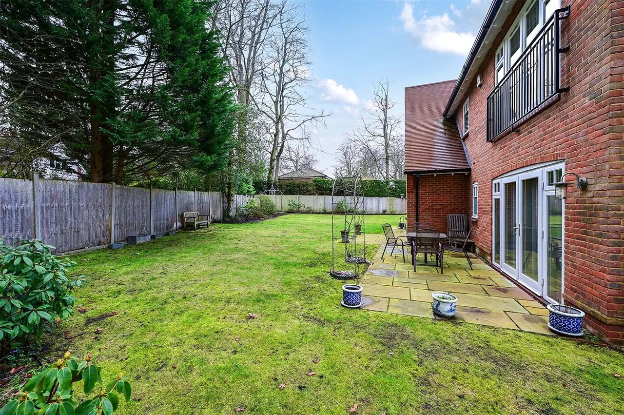 Robins Gardens, Fleet, Hampshire, GU51 4QT, photo 18