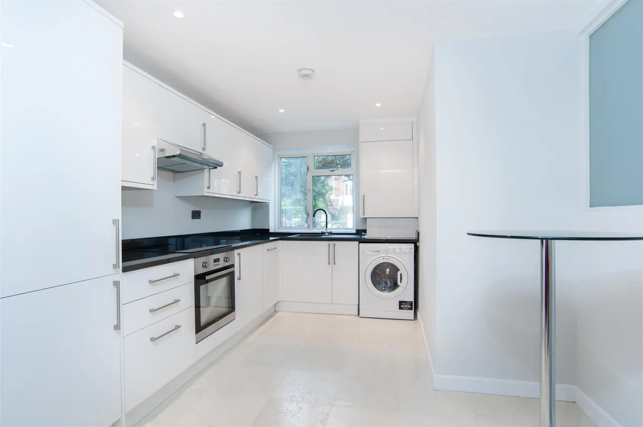 Fairhazel Gardens South Hampstead, London NW6 3QL, photo 2