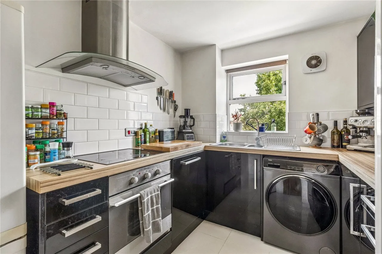Molyneux Drive, London, SW17, photo 3