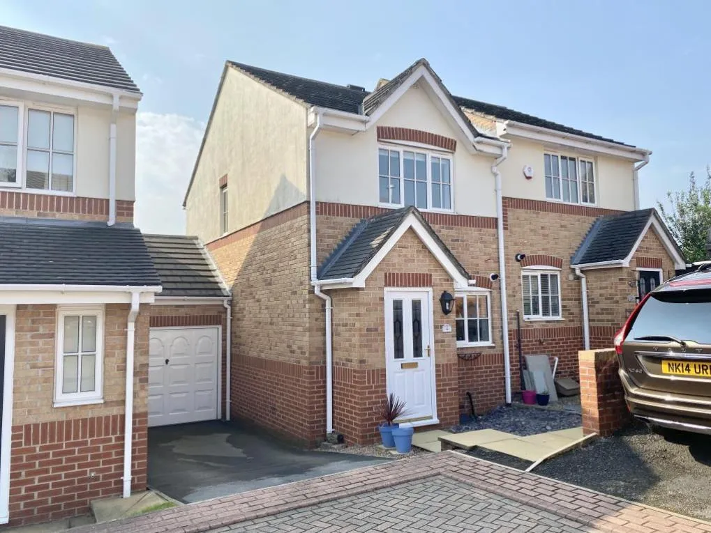 2 bed house to rent — Marsh Court, PUDSEY