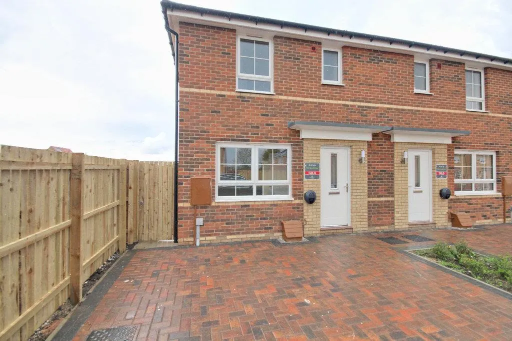 3 bed house to rent — Hazelnut Drive, Beverley