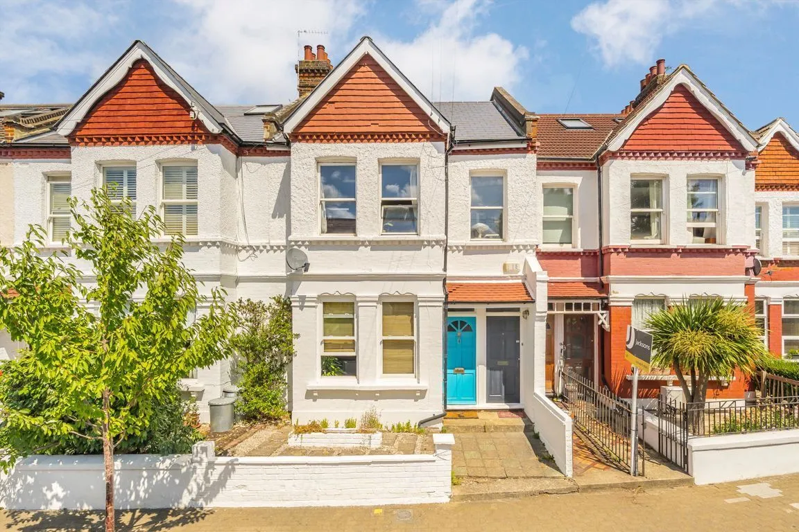 3 bed flat for sale, Ravenstone Street, SW12