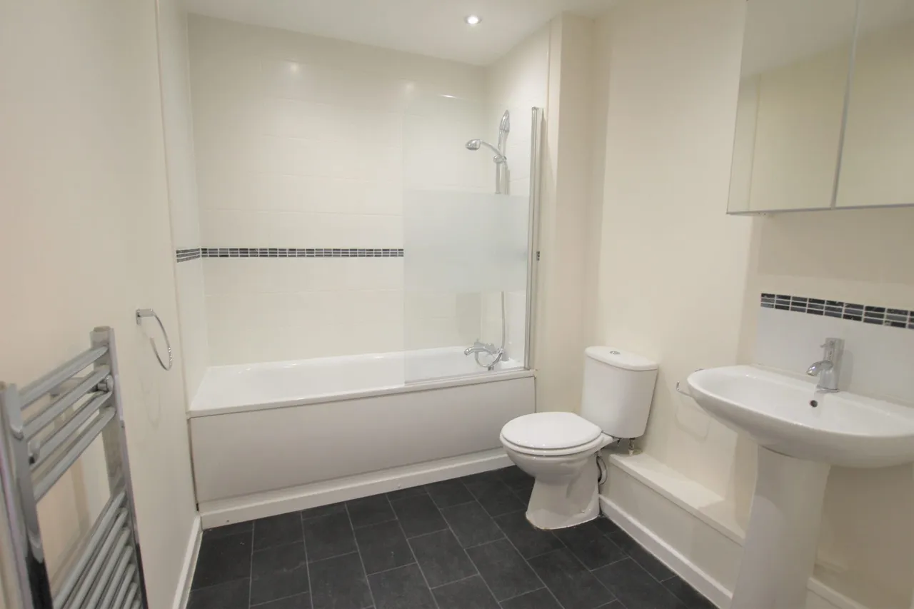 Flat 4, Carinthia House, Milton Keynes, 31 Broughton Grounds Lane, MK10 7FD, photo 10