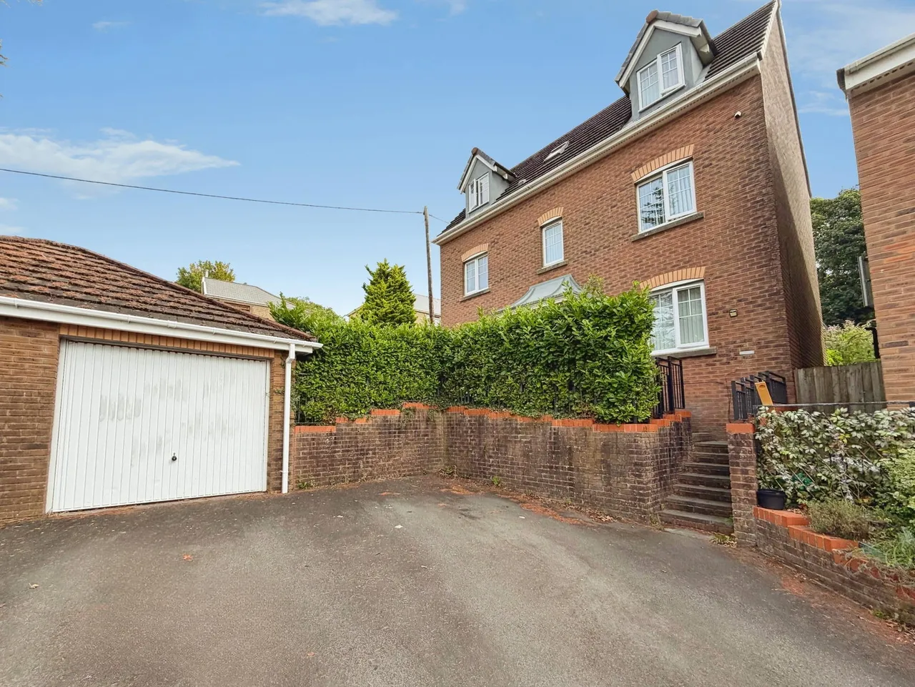 4 bed house for sale — 18 Glyn Garfield Close, Neath, SA11 2JR