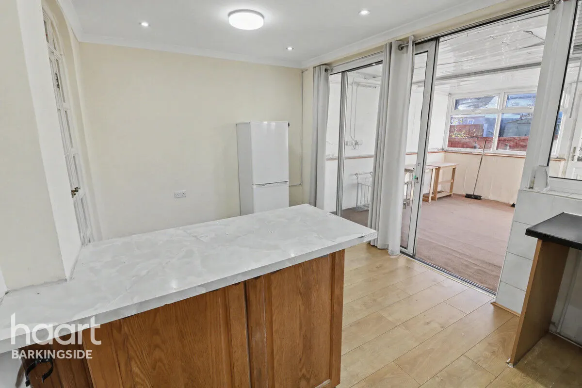 Horns Road, Barkingside, IG6, photo 9