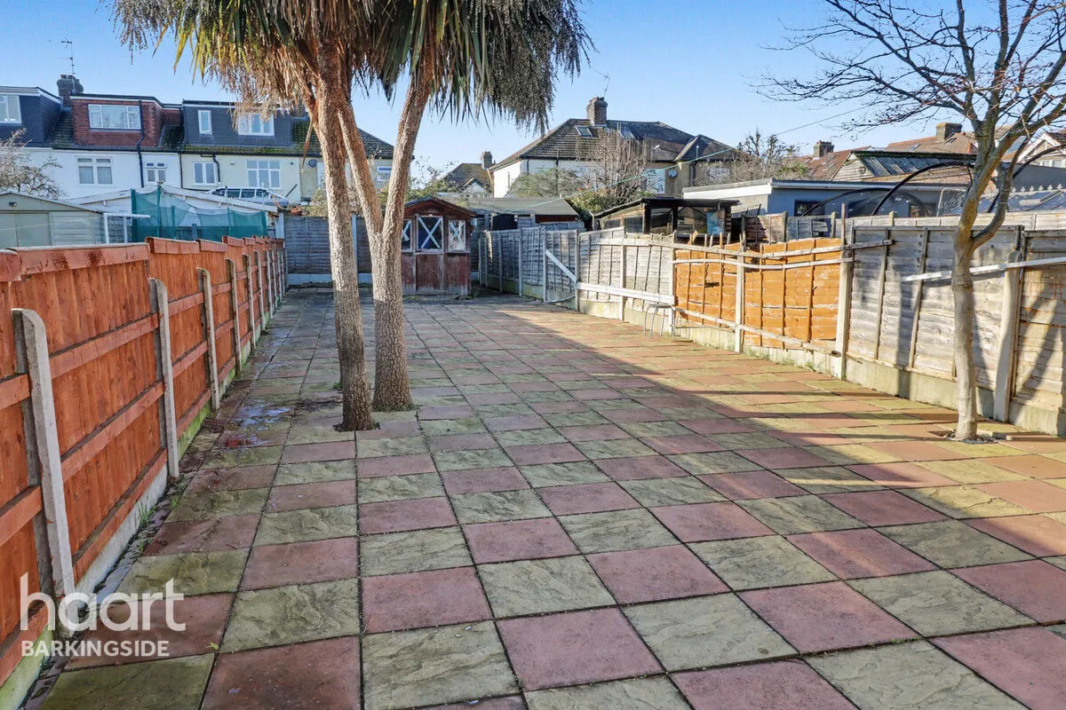 Horns Road, Barkingside, IG6, photo 4