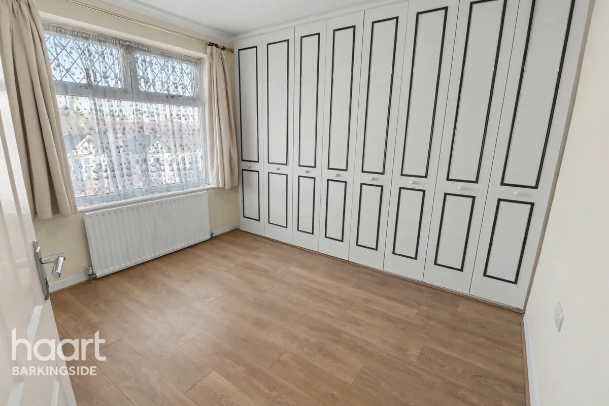 Horns Road, Barkingside, IG6, photo 6