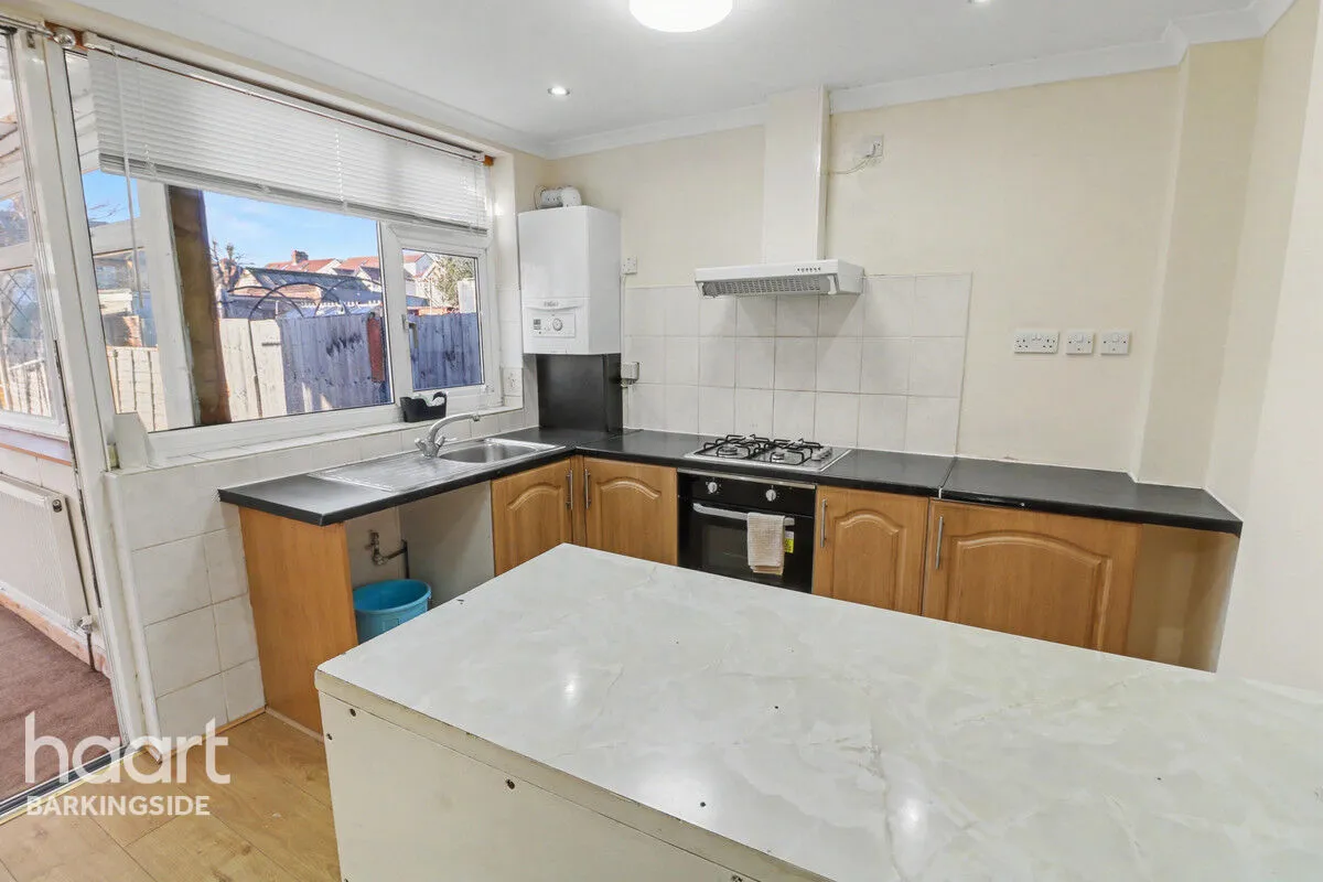 Horns Road, Barkingside, IG6, photo 10