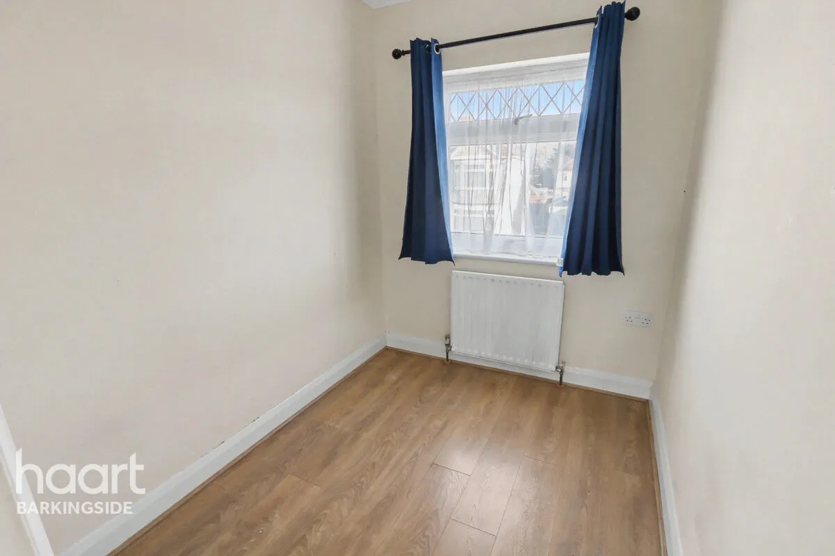 Horns Road, Barkingside, IG6, photo 17