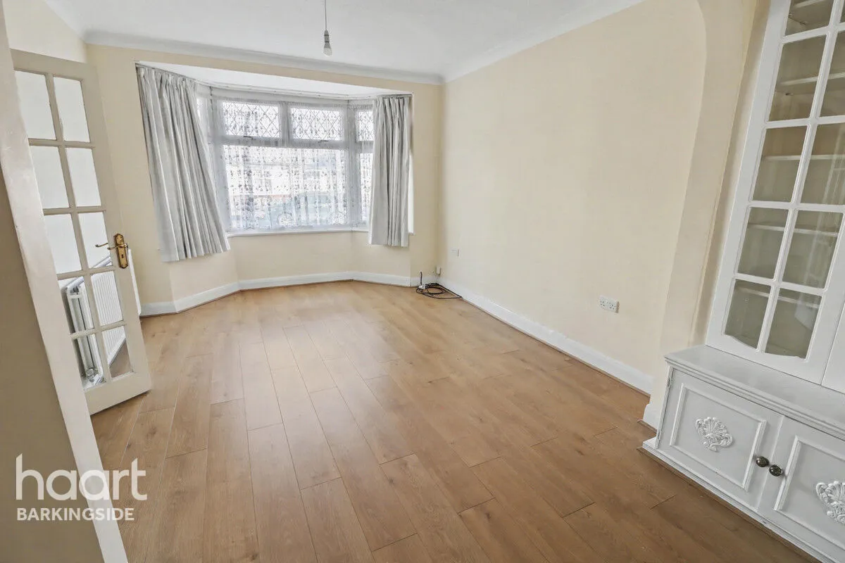 Horns Road, Barkingside, IG6, photo 8