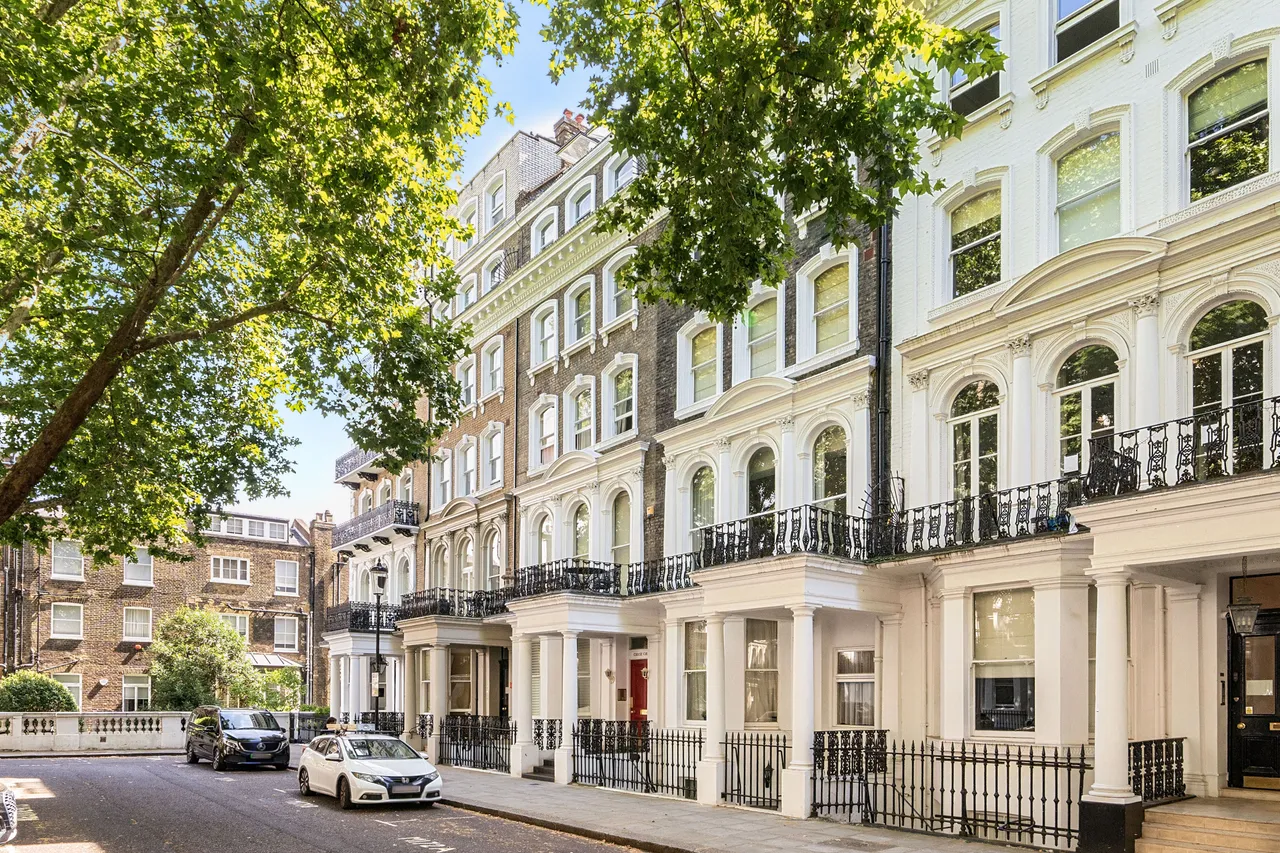 1 bed flat for sale — 19 Chase Court, 28-29 Beaufort Gardens, London