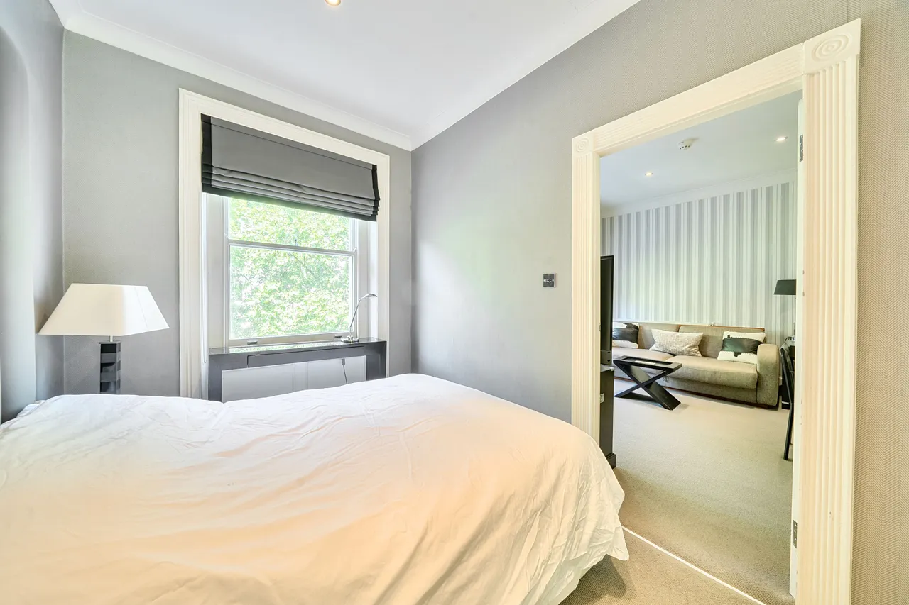 19 Chase Court, 28-29 Beaufort Gardens, London, photo 12