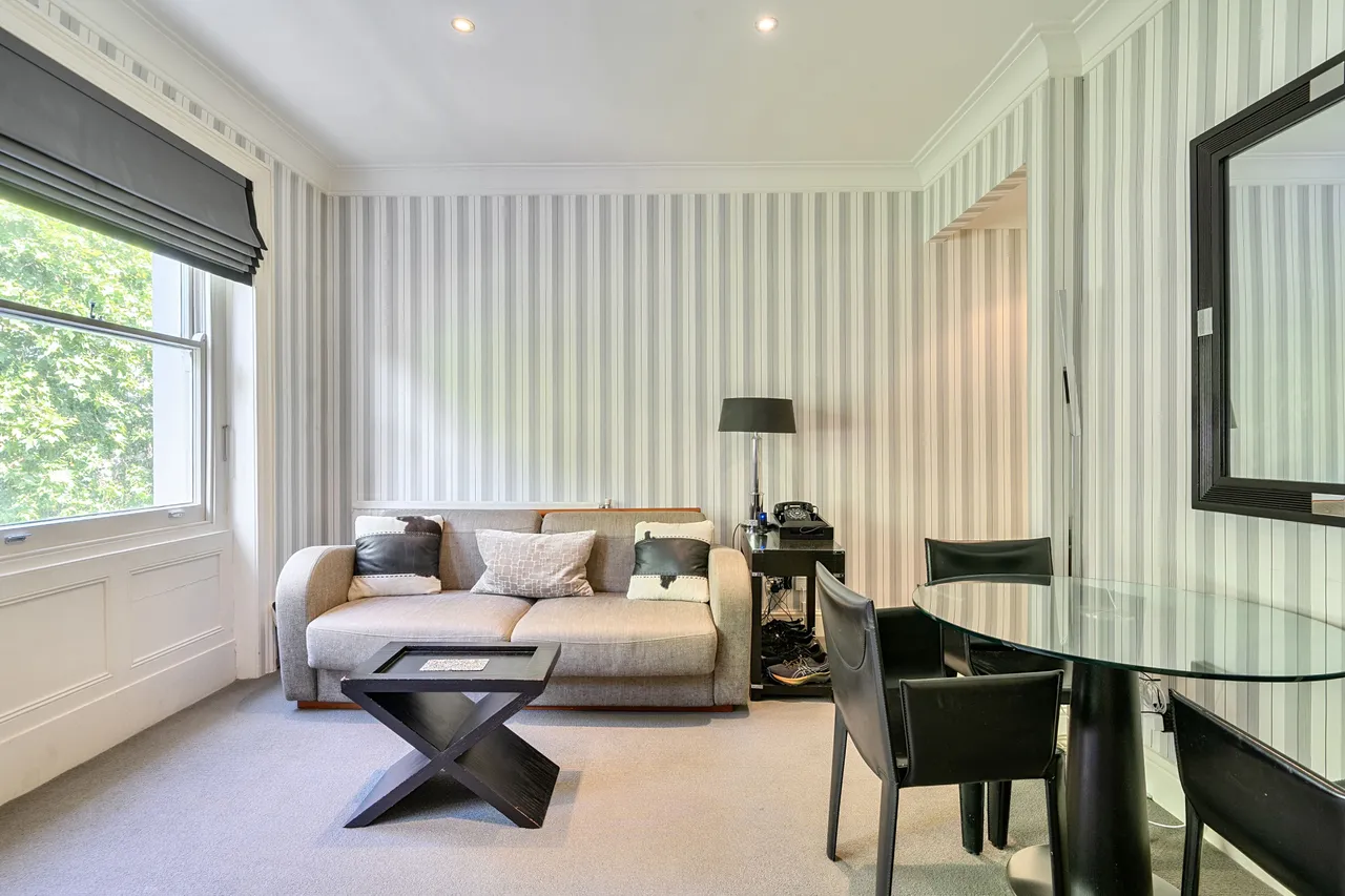 19 Chase Court, 28-29 Beaufort Gardens, London, photo 7