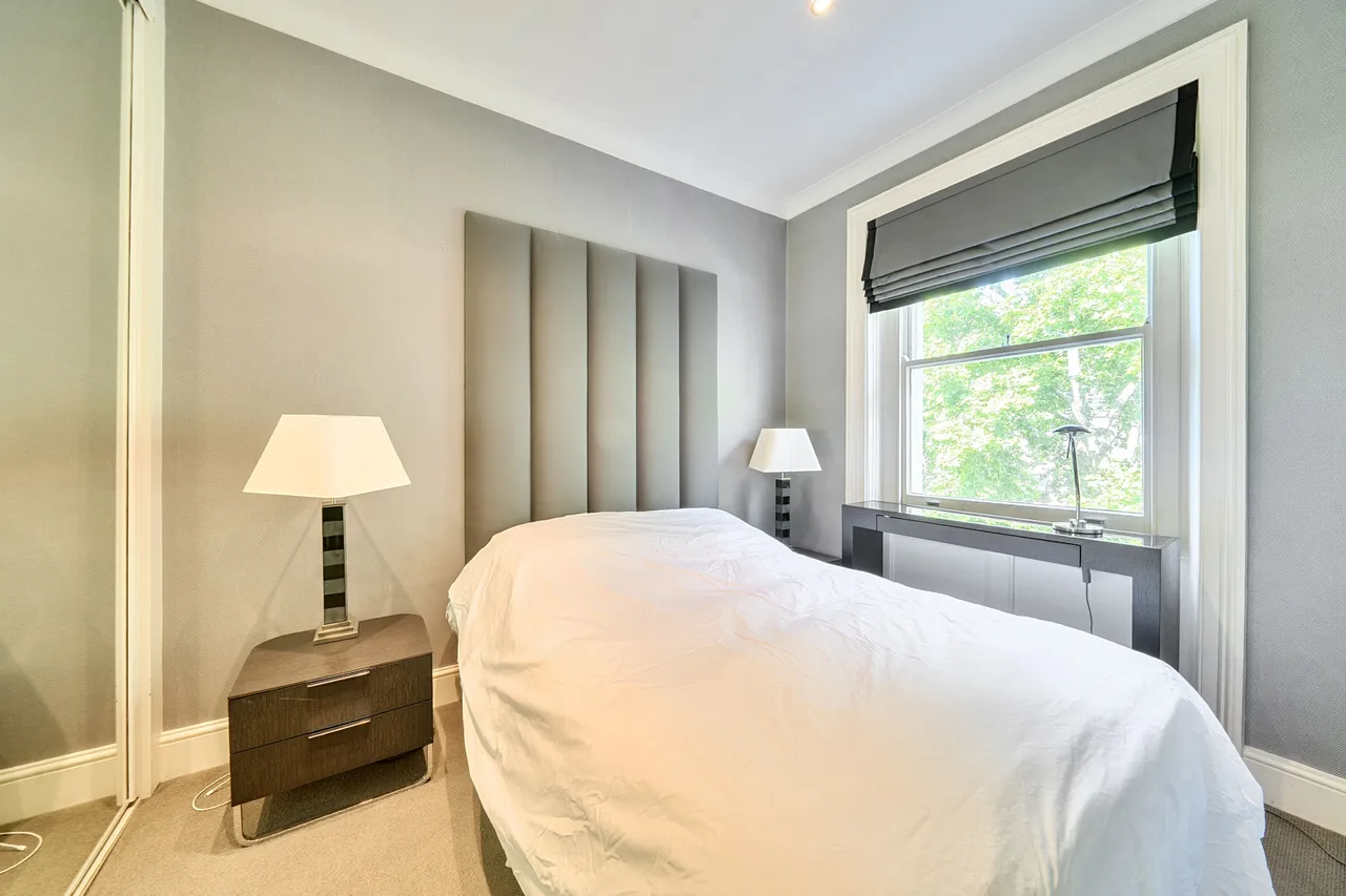 19 Chase Court, 28-29 Beaufort Gardens, London, photo 4