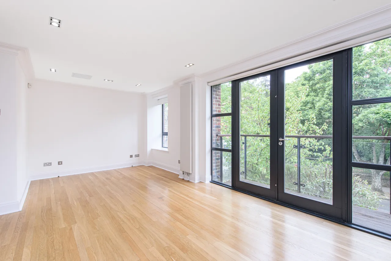 2 Heath Cut Lodge, North End Way, London, photo 2