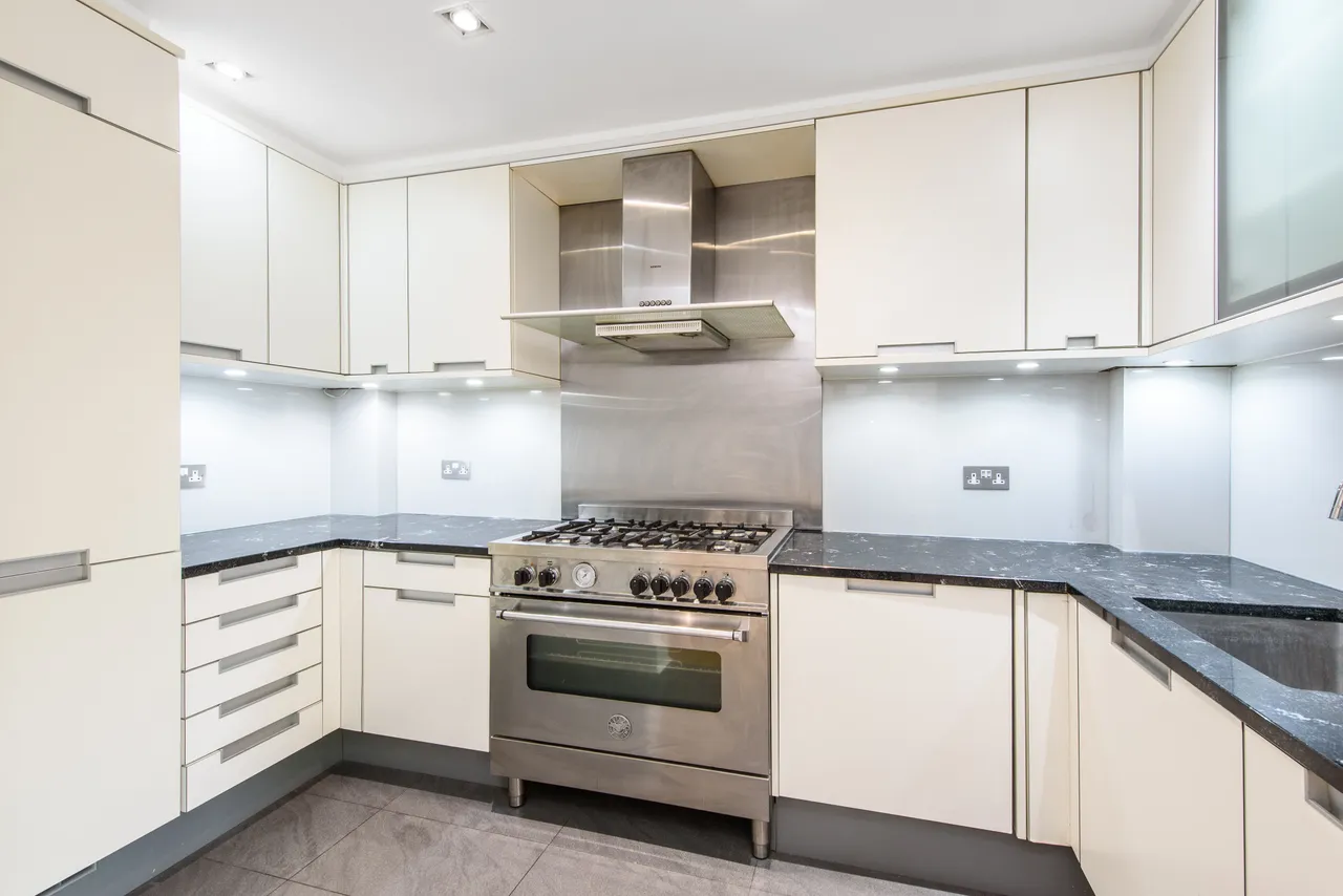 2 Heath Cut Lodge, North End Way, London, photo 4