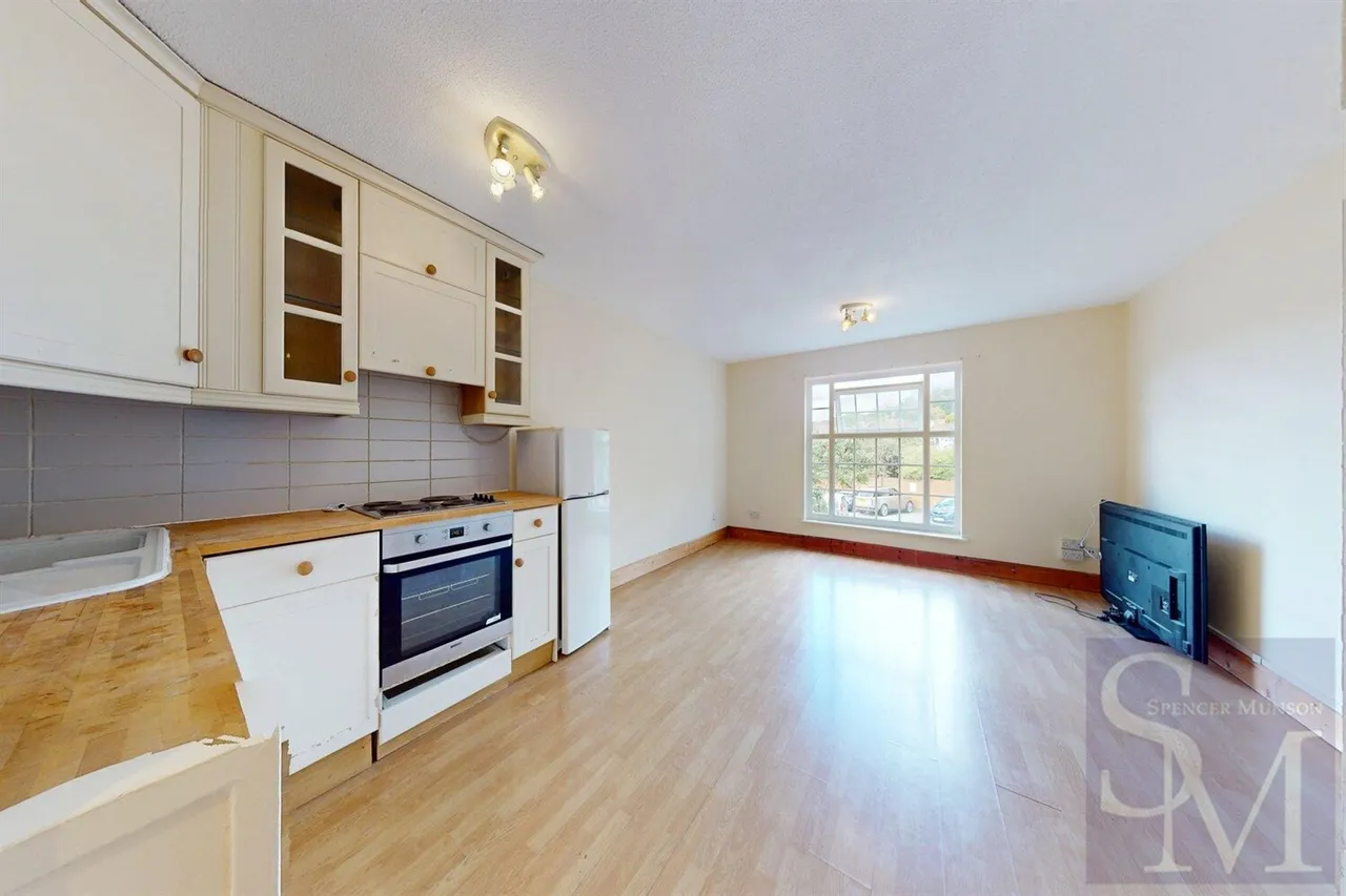High Road, Loughton, IG10, photo 6