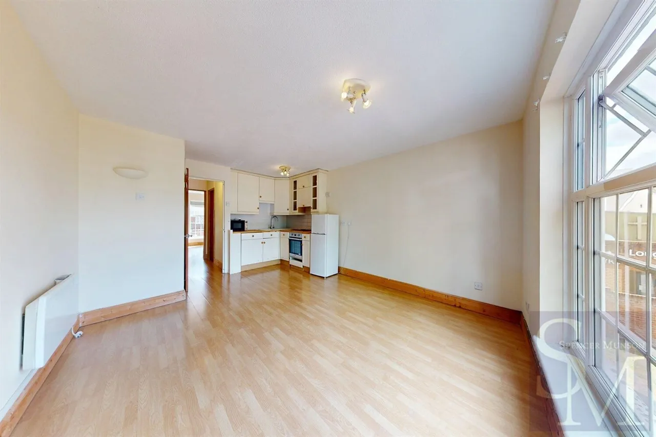 High Road, Loughton, IG10, photo 2