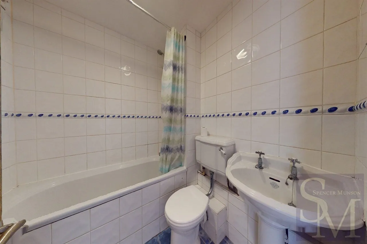 High Road, Loughton, IG10, photo 10