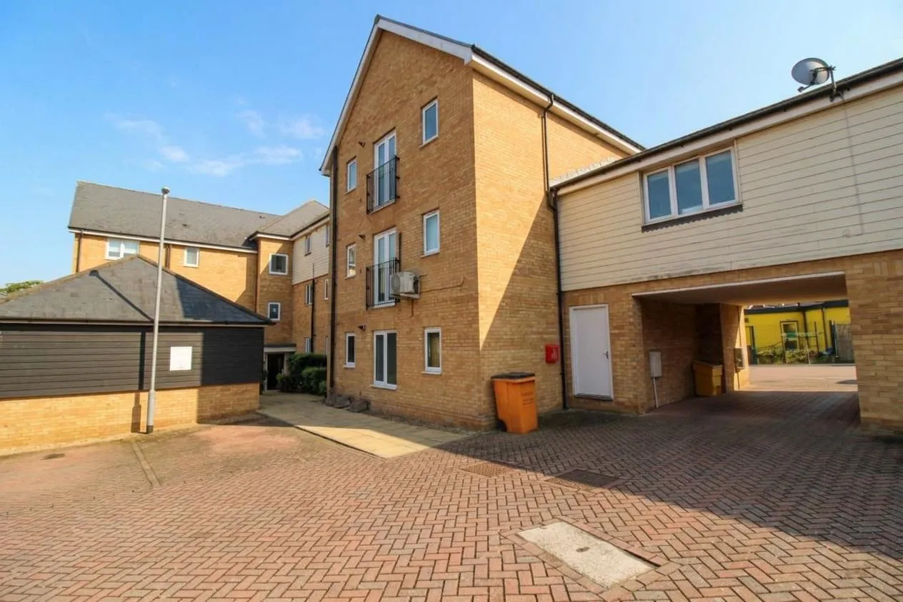 Warwick Crescent, Basildon, SS15, photo 2