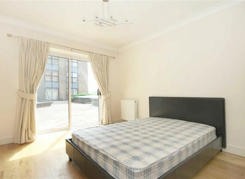 St. Katharines Way, Wapping, E1W, photo 5