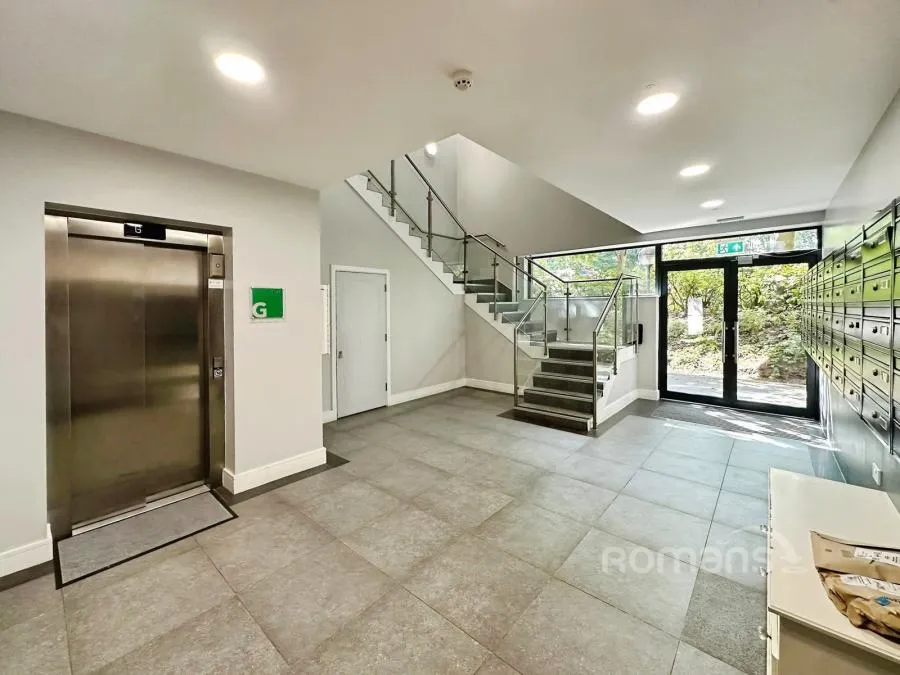 Harvest Crescent, Fleet, GU51, photo 7