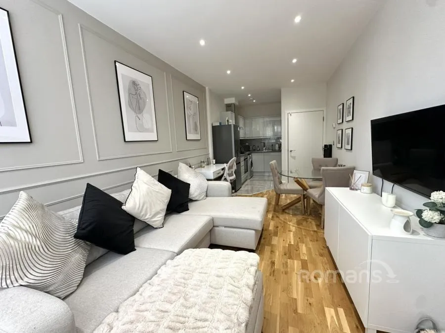 Harvest Crescent, Fleet, GU51, photo 3