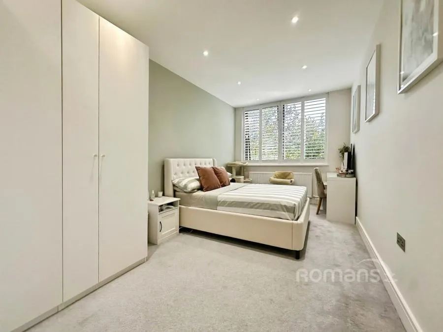 Harvest Crescent, Fleet, GU51, photo 4