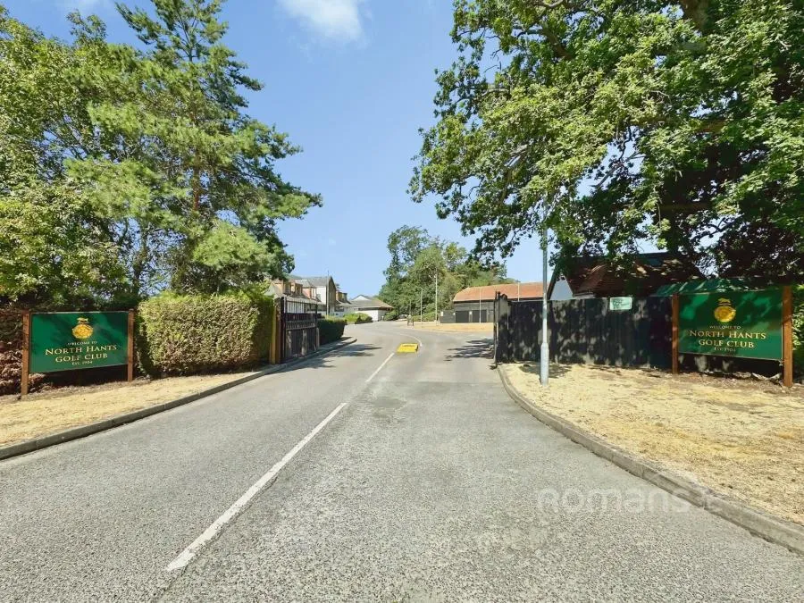 Harvest Crescent, Fleet, GU51, photo 8