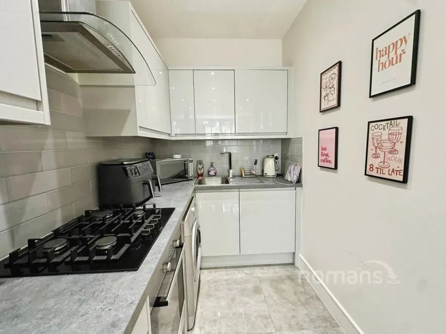 Harvest Crescent, Fleet, GU51, photo 6