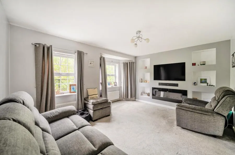 Queen Elizabeth Drive, Swindon, SN25, photo 2