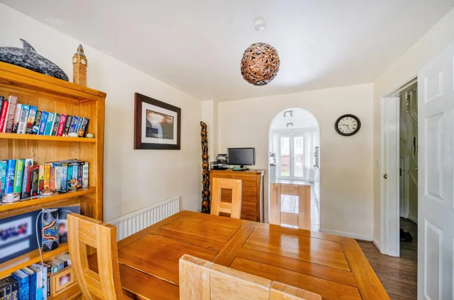 Queen Elizabeth Drive, Swindon, SN25, photo 6