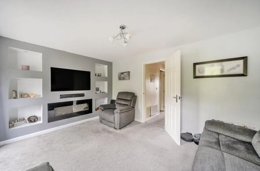 Queen Elizabeth Drive, Swindon, SN25, photo 3