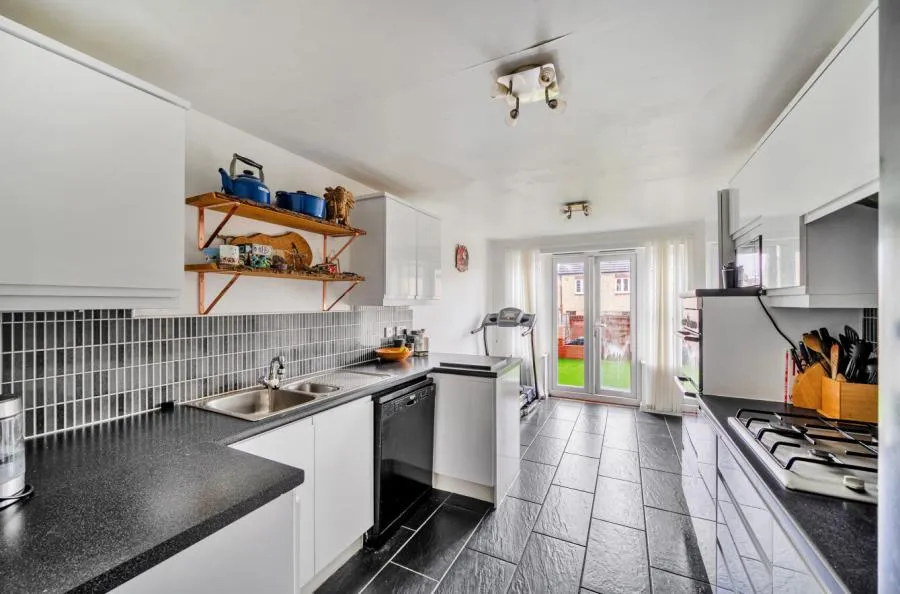 Queen Elizabeth Drive, Swindon, SN25, photo 4