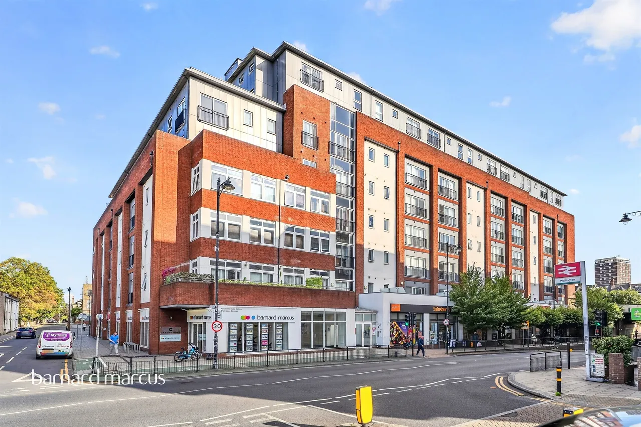 2 bed flat for sale, Manor Road, Wallington, SM6