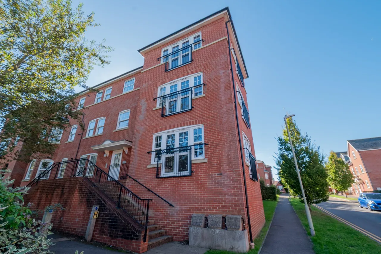 2 bed flat for sale, George Roche Road, Canterbury, CT1