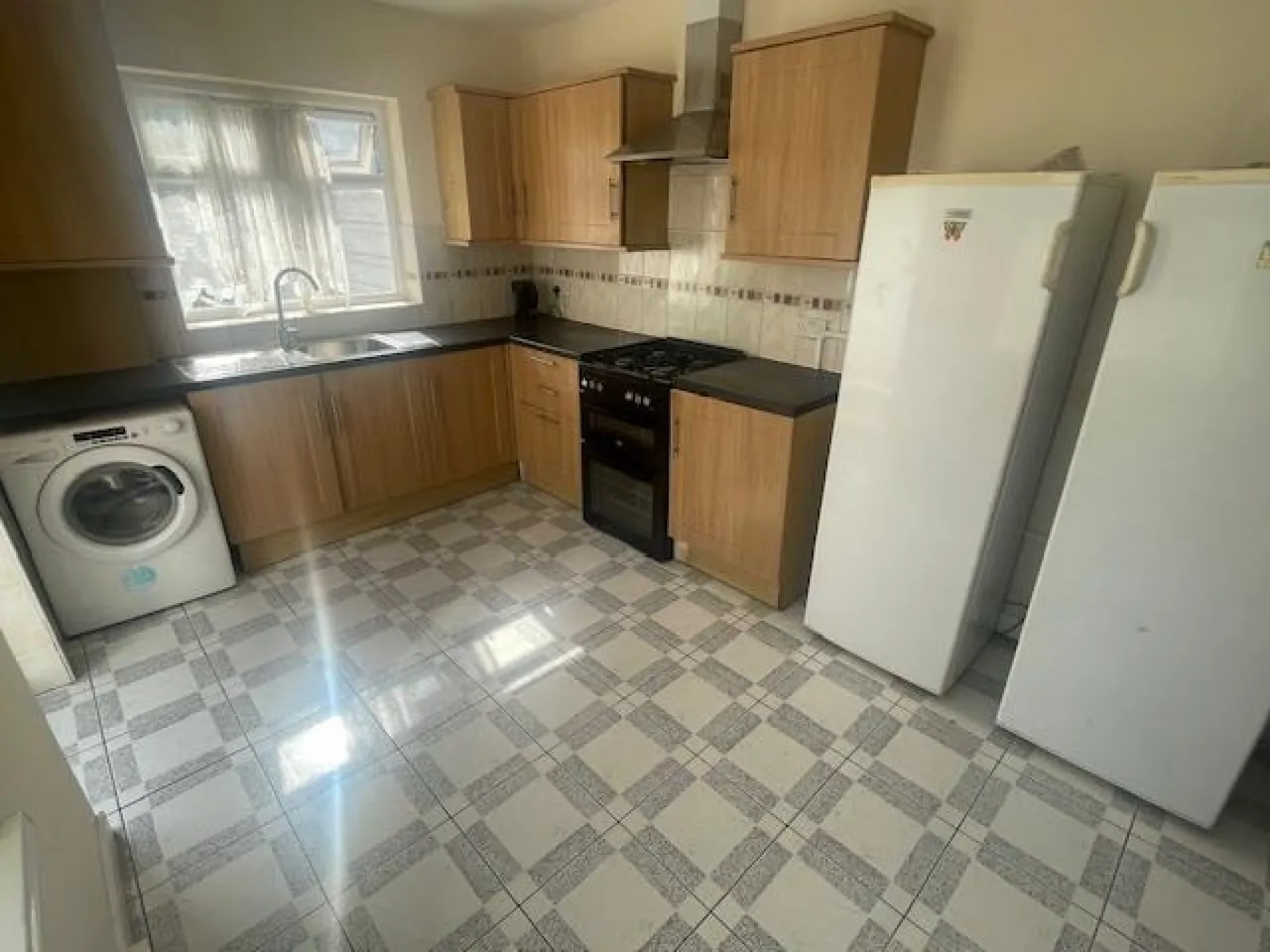 La Rose Lane, Tottenham, photo 9