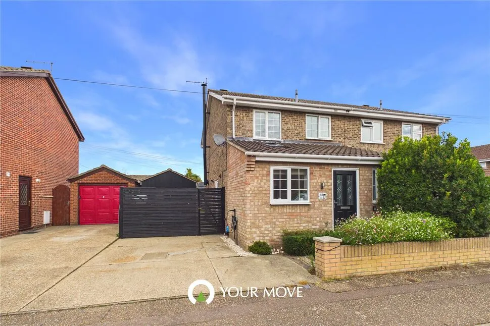 3 bed house for sale, Lark Way, Bradwell, NR31