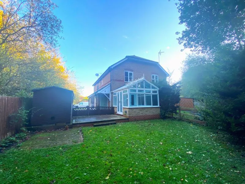 1 bed house to rent, Juniper Road, Farnborough, GU14