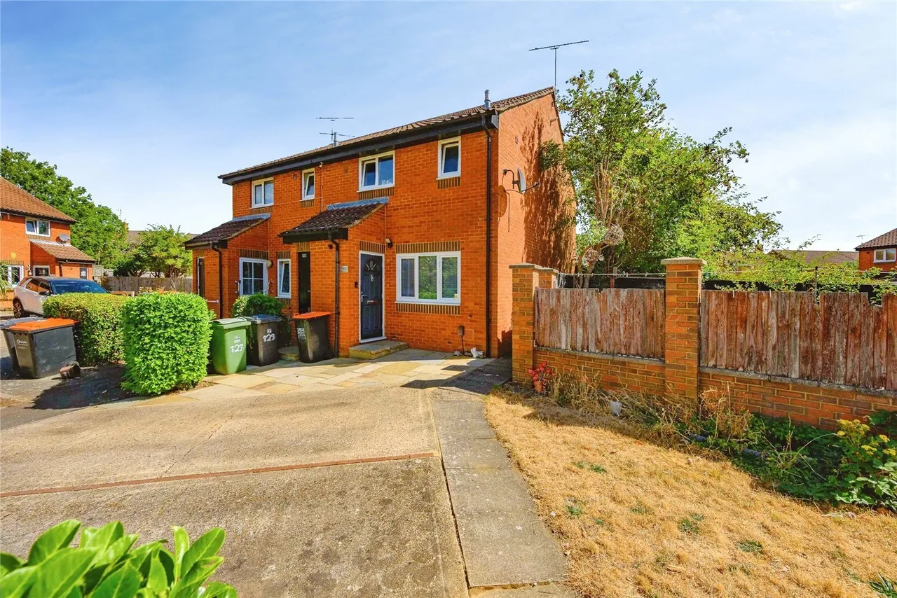 3 bed house for sale, New Woodfield Green, Dunstable, LU5