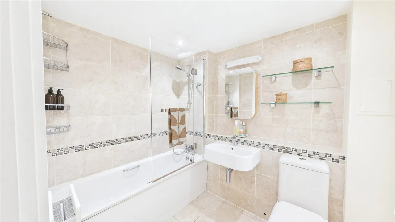 Wingate Square, London, SW4, photo 10