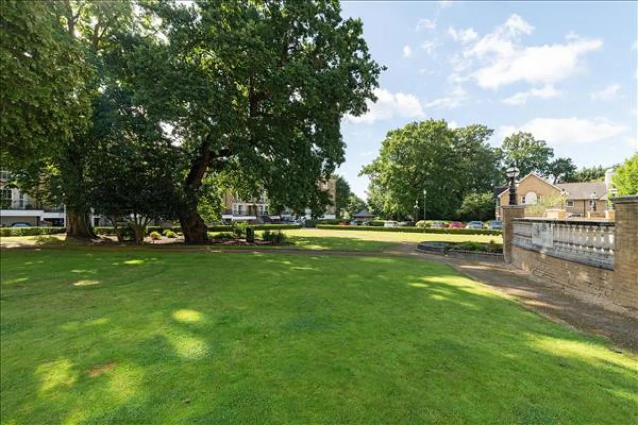 Chapman Square, London, photo 13