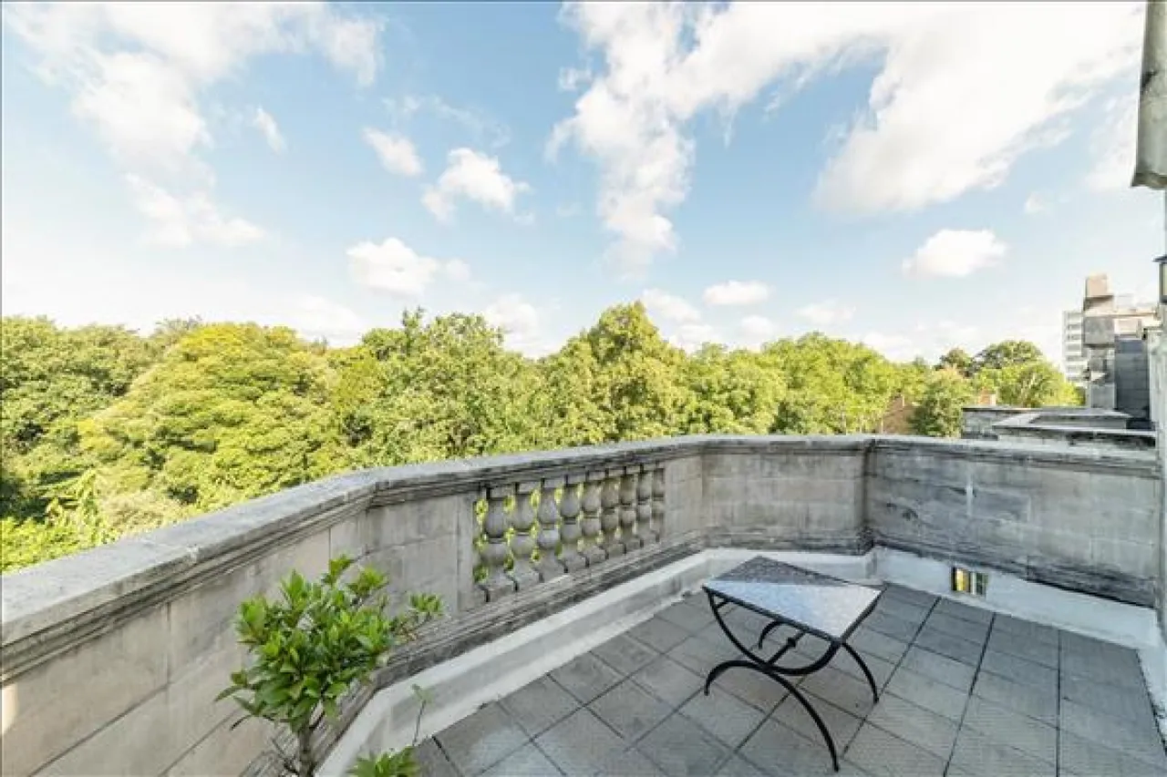 3 bed property let to rent, Chapman Square, London