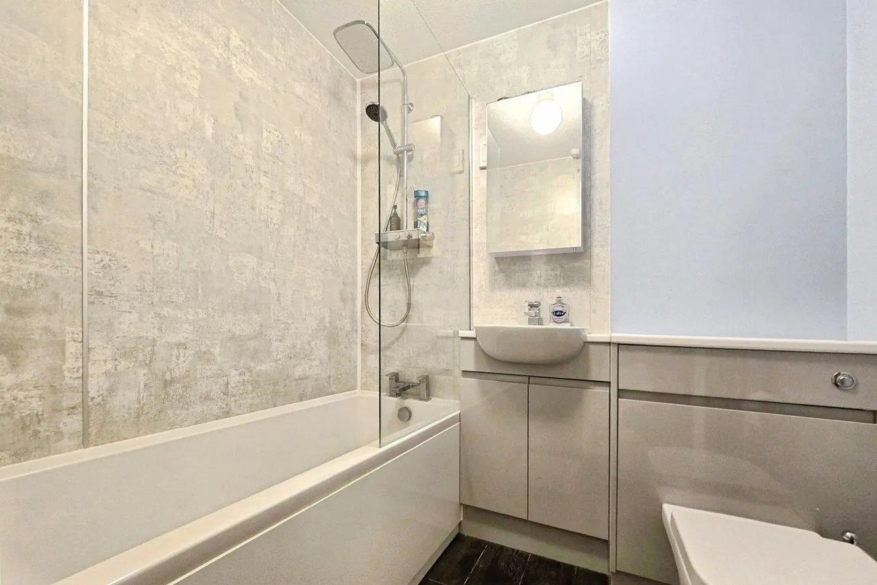 Highview, Mulgrave Way, Knaphill, Woking, GU21 2BX, photo 7