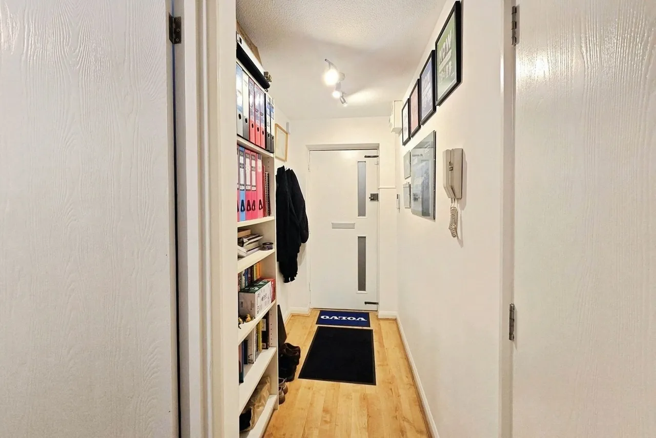 Highview, Mulgrave Way, Knaphill, Woking, GU21 2BX, photo 6