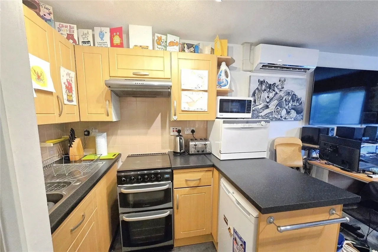 Highview, Mulgrave Way, Knaphill, Woking, GU21 2BX, photo 4