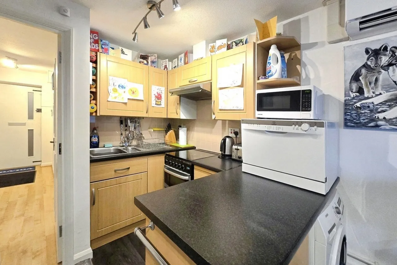 Highview, Mulgrave Way, Knaphill, Woking, GU21 2BX, photo 5
