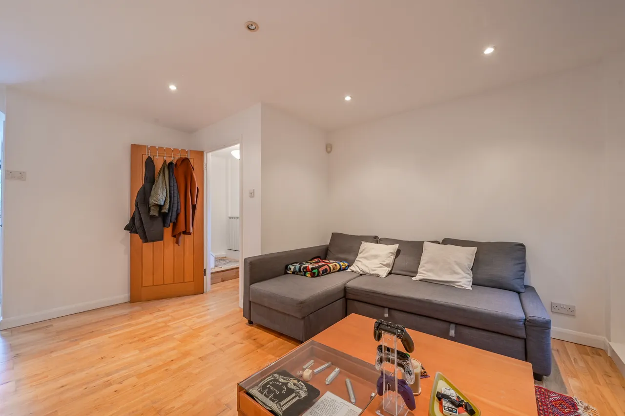 9 Gautrey Square, London, photo 2