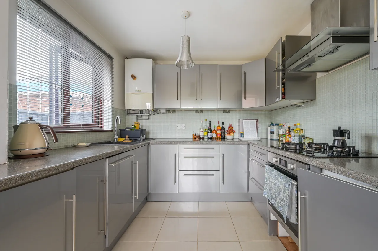 9 Gautrey Square, London, photo 4