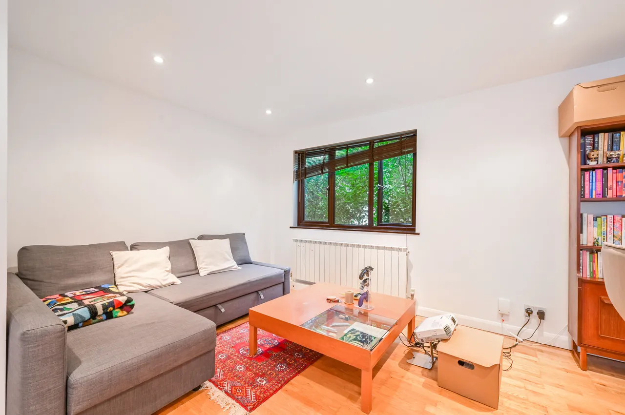 9 Gautrey Square, London, photo 3
